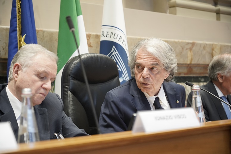 Foto 4 di 9