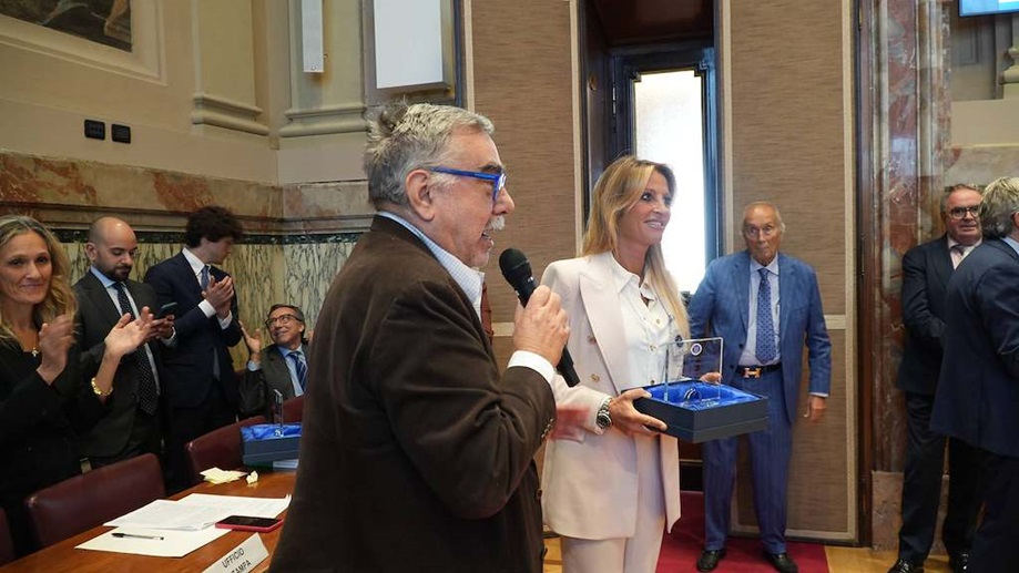 Foto 8 di 10